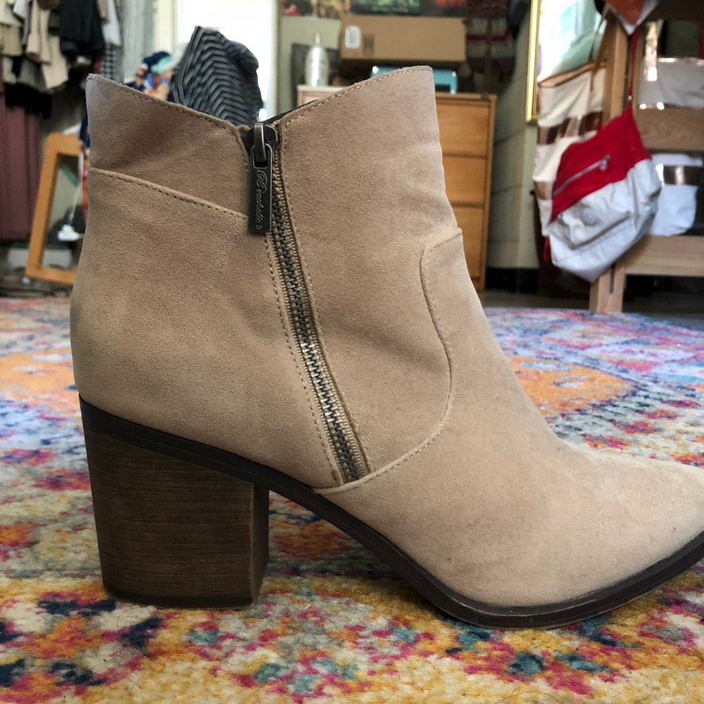 Women’s Blocked Heel Booties